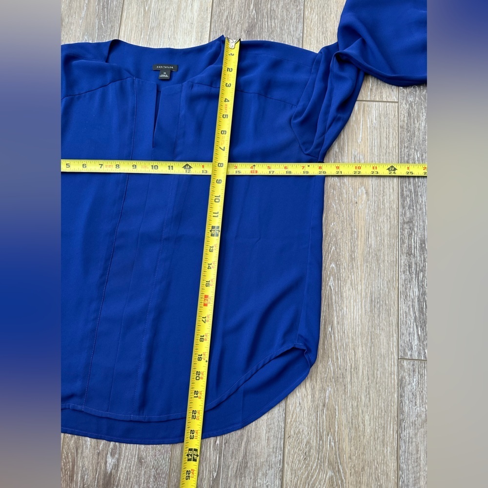 🛍️ Ann Taylor Royal blue blouse excellent condition. - Picture 4 of 5